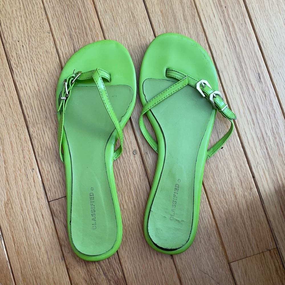 Cute flip flops🤍